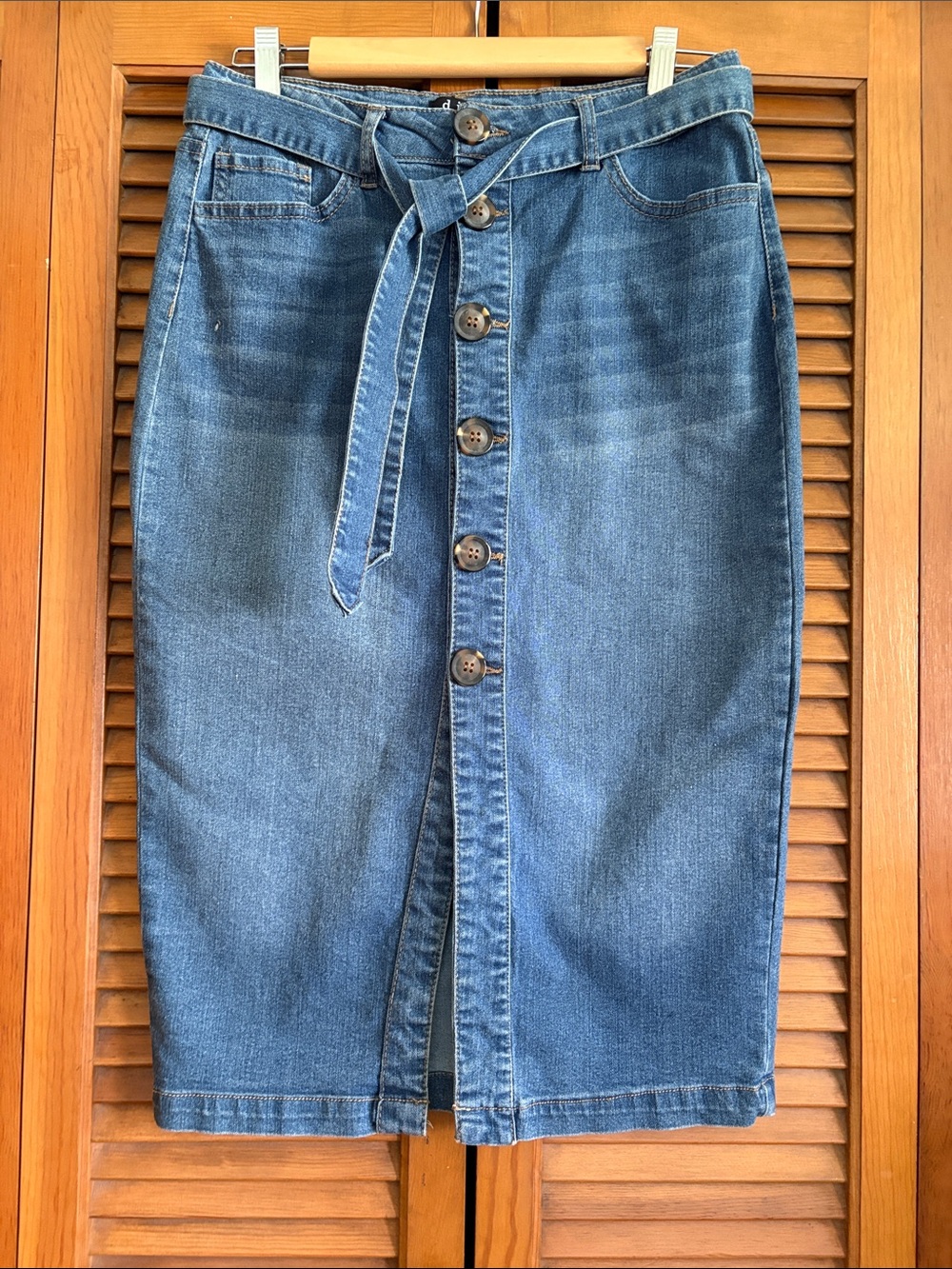 d. jeans Midwash Button-Front Denim Midi Skirt with Self-Tie